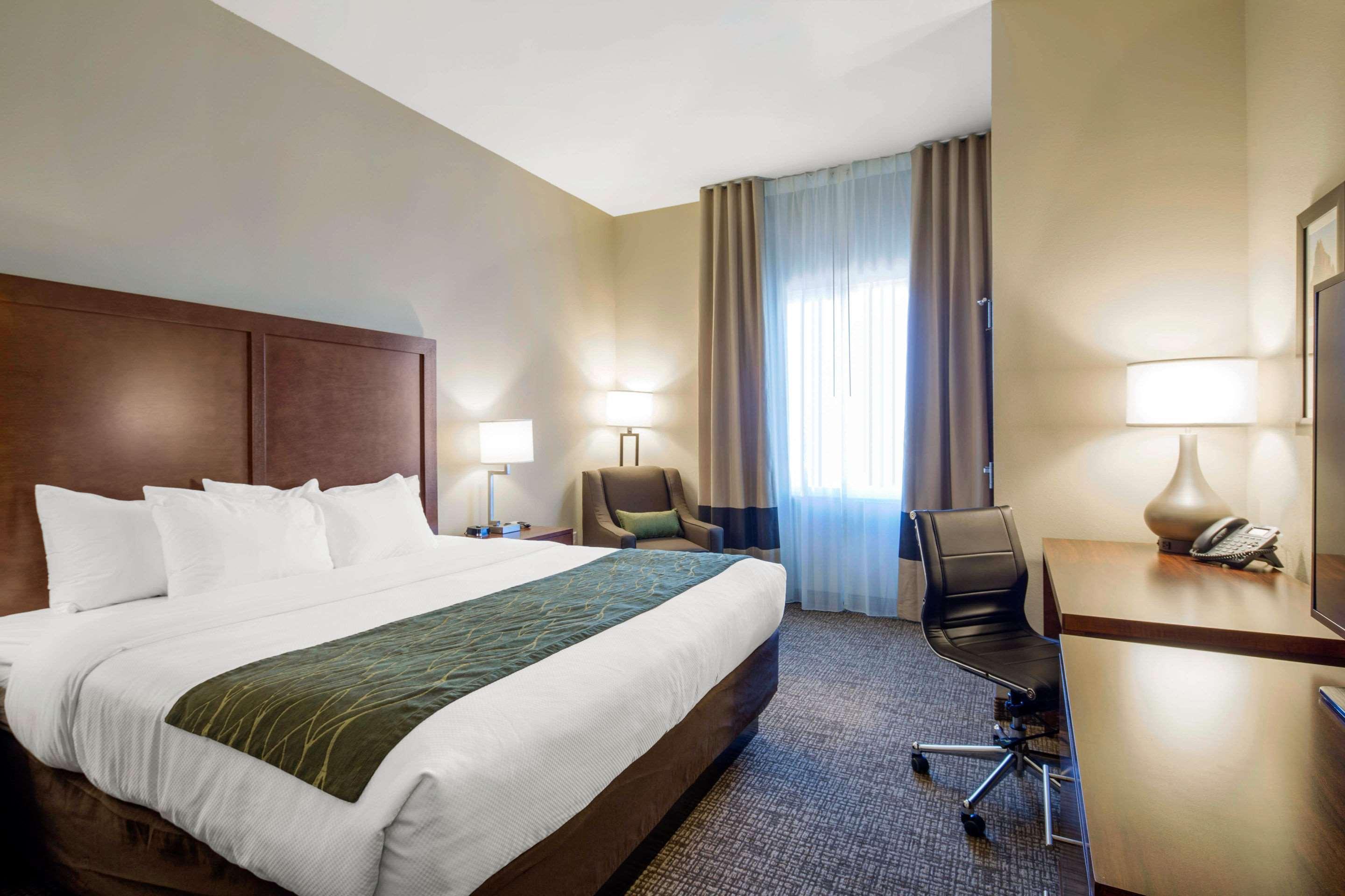 Comfort Inn & Suites Edgewood Экстерьер фото